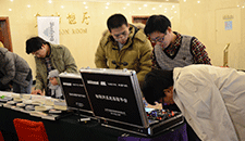 講座現(xiàn)場(chǎng)華清遠(yuǎn)見研發(fā)設(shè)備展臺(tái)